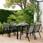 Set da Giardino in Rattan PE con Tavolo da Pranzo e 4 Sedie Impilabili, Grigio